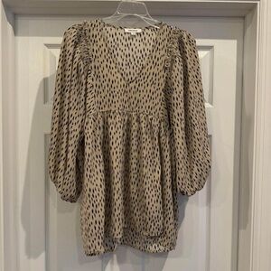 SOLD Women’s balloon sleeve flowy blouse